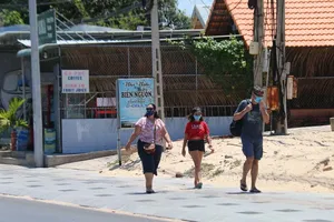 Foreign tourists visit Ham Tien – Mui Ne in Phan Thiet City, Binh Thuan Province. (Photo: SGGP)